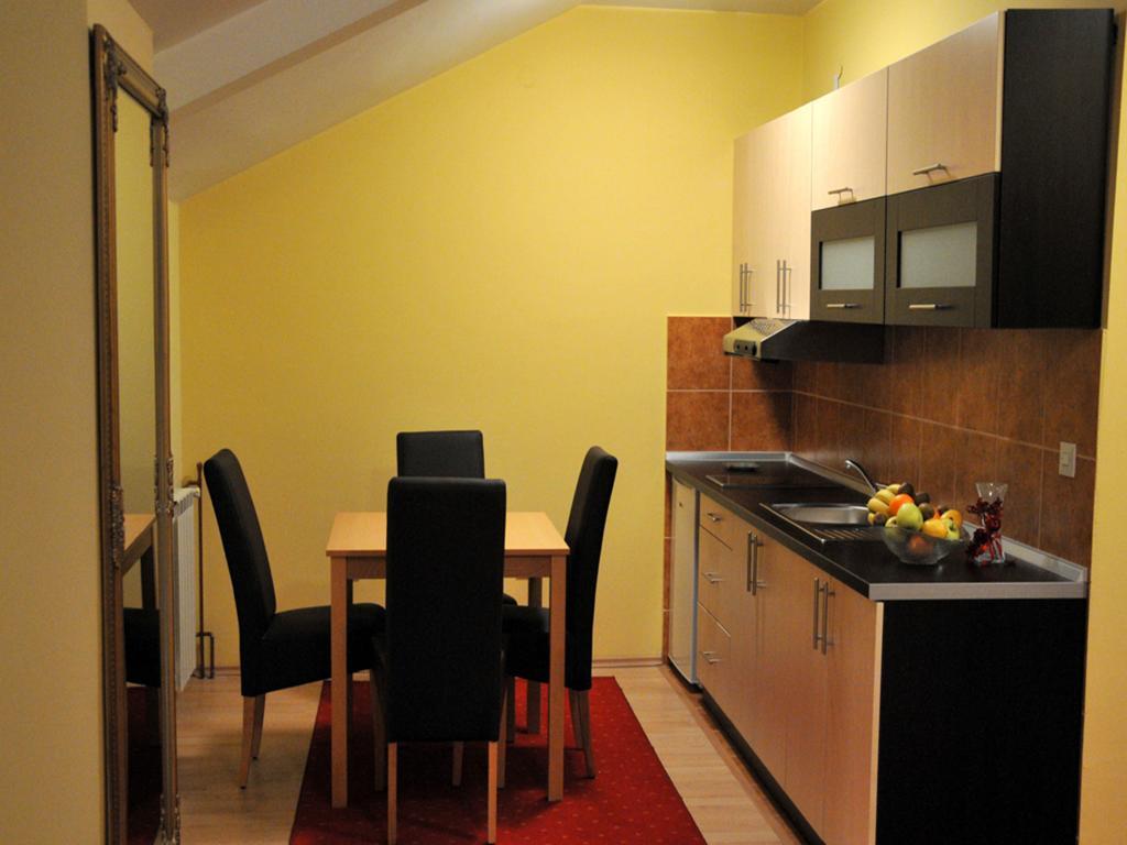 Hotel Arizona Sarajevo Lukavica Esterno foto