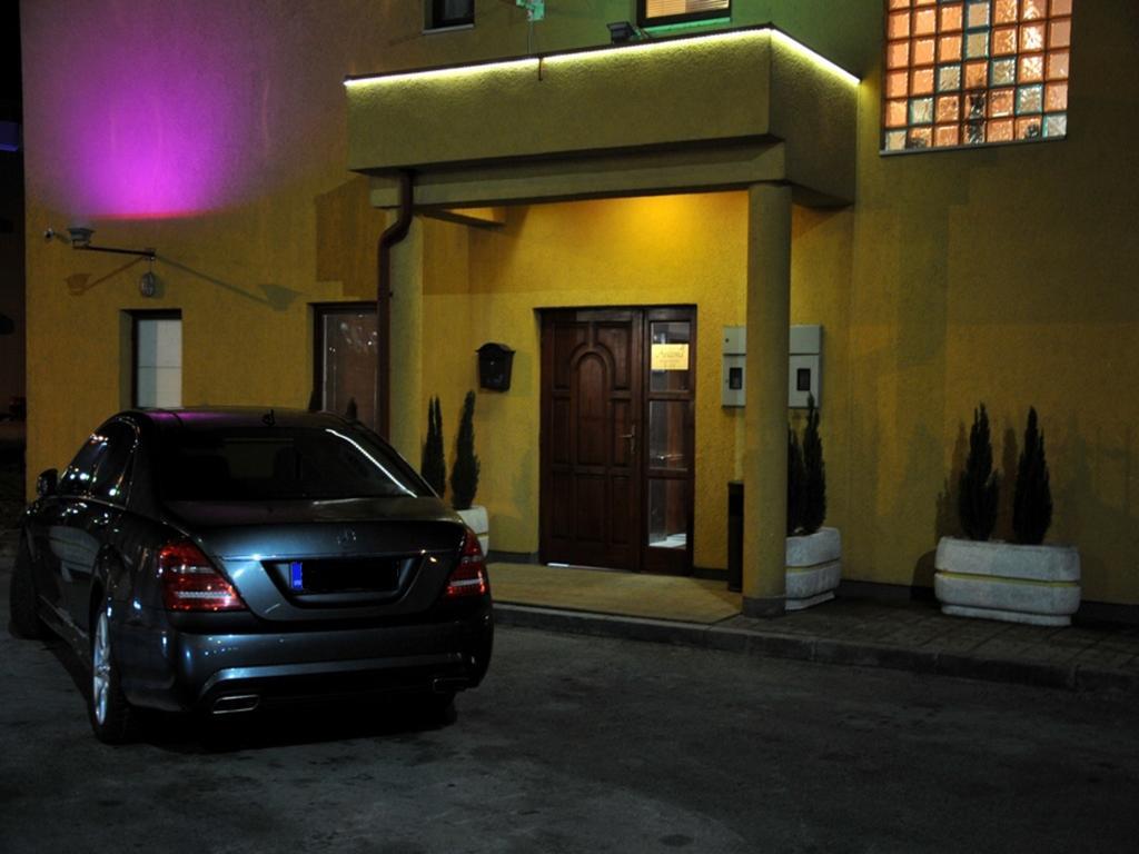 Hotel Arizona Sarajevo Lukavica Esterno foto
