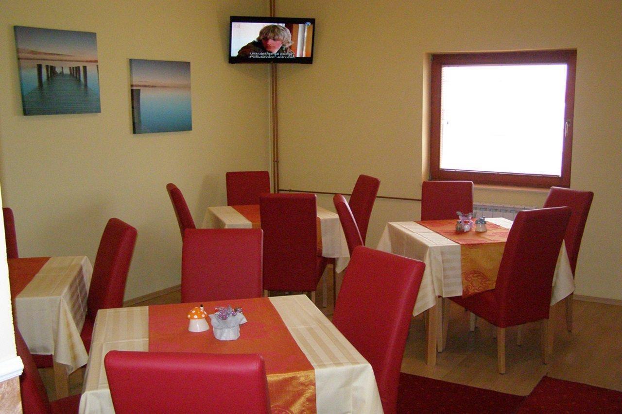 Hotel Arizona Sarajevo Lukavica Esterno foto
