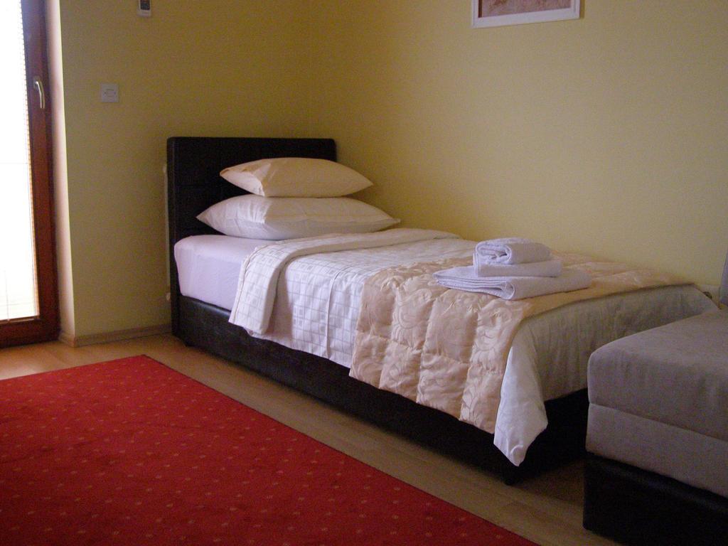 Hotel Arizona Sarajevo Lukavica Esterno foto