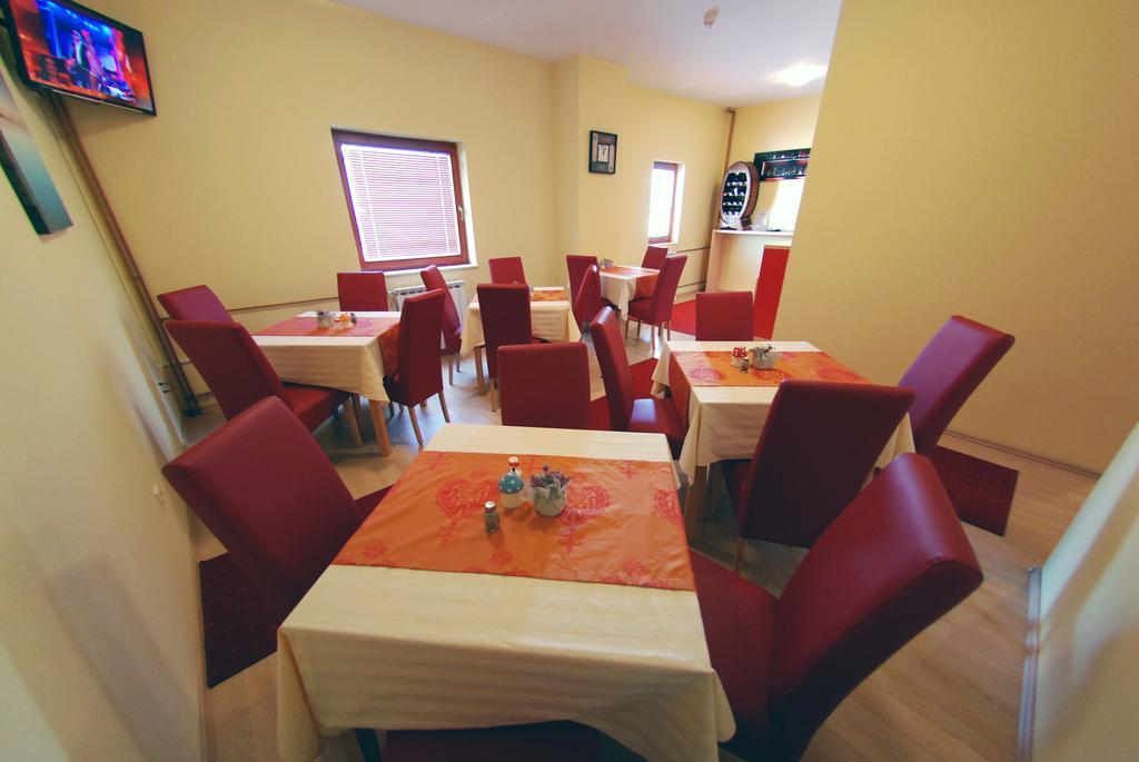 Hotel Arizona Sarajevo Lukavica Esterno foto