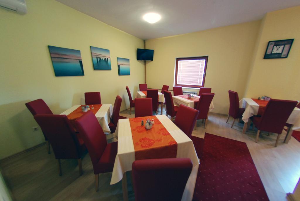 Hotel Arizona Sarajevo Lukavica Esterno foto