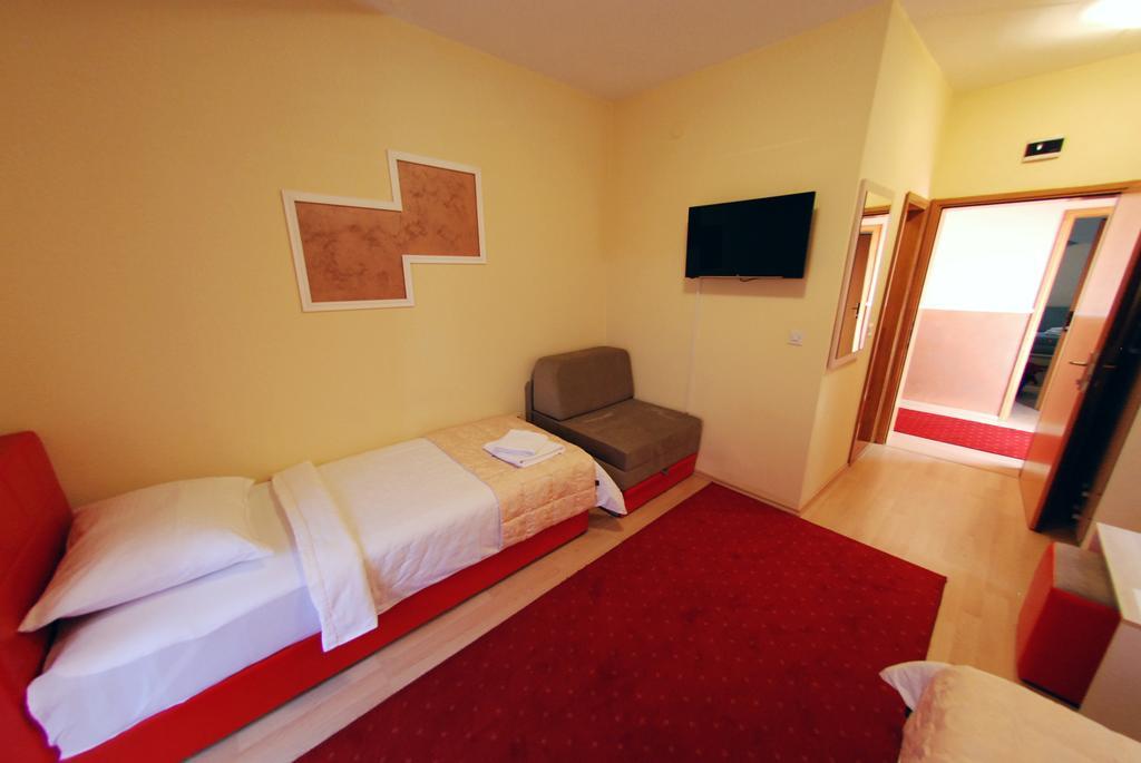 Hotel Arizona Sarajevo Lukavica Esterno foto