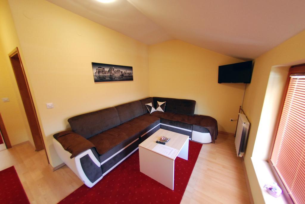 Hotel Arizona Sarajevo Lukavica Esterno foto