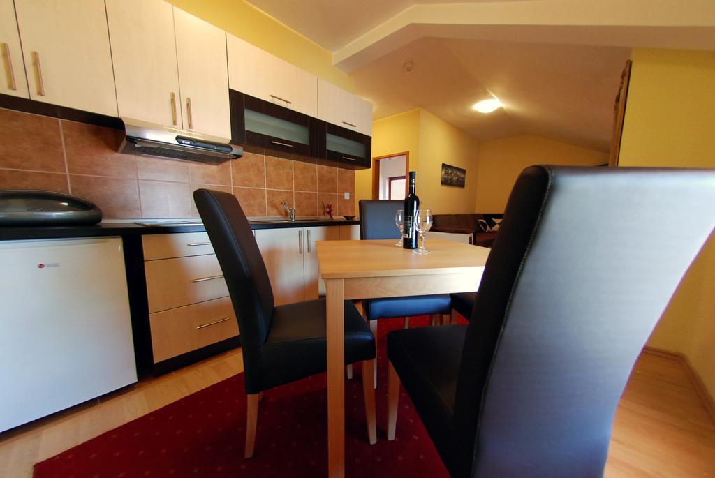 Hotel Arizona Sarajevo Lukavica Esterno foto