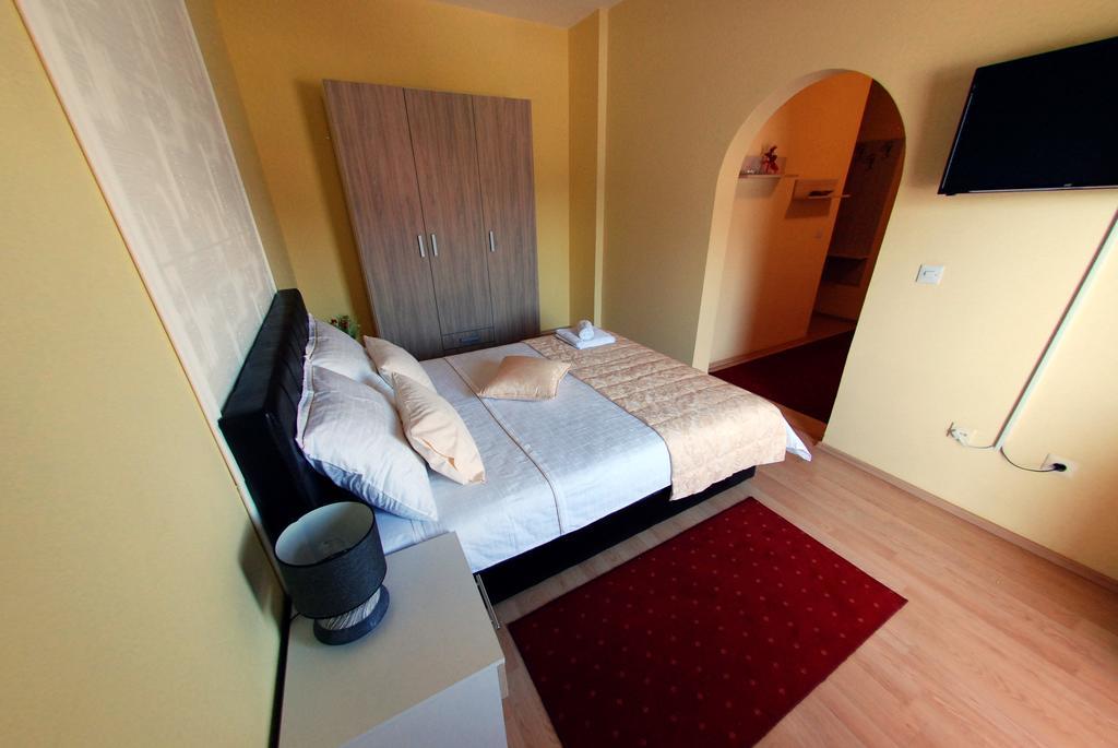 Hotel Arizona Sarajevo Lukavica Esterno foto
