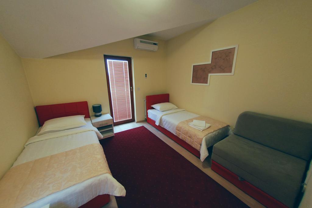 Hotel Arizona Sarajevo Lukavica Esterno foto