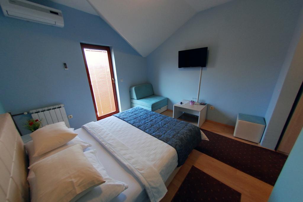 Hotel Arizona Sarajevo Lukavica Esterno foto