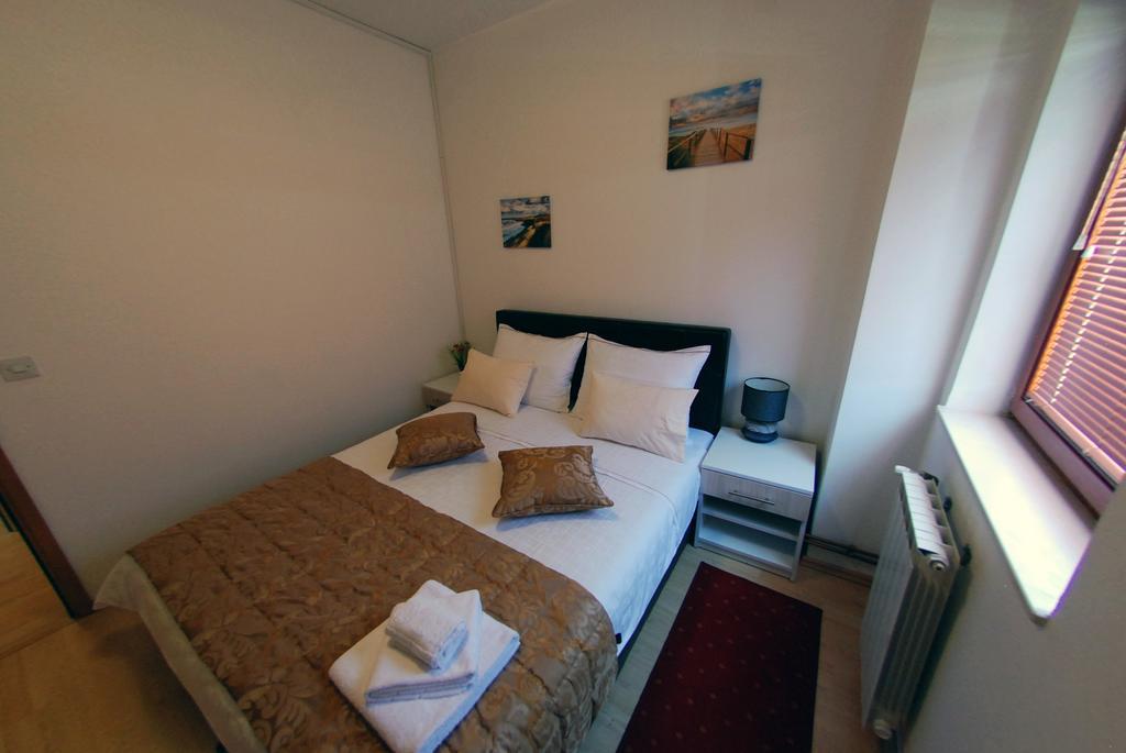 Hotel Arizona Sarajevo Lukavica Esterno foto