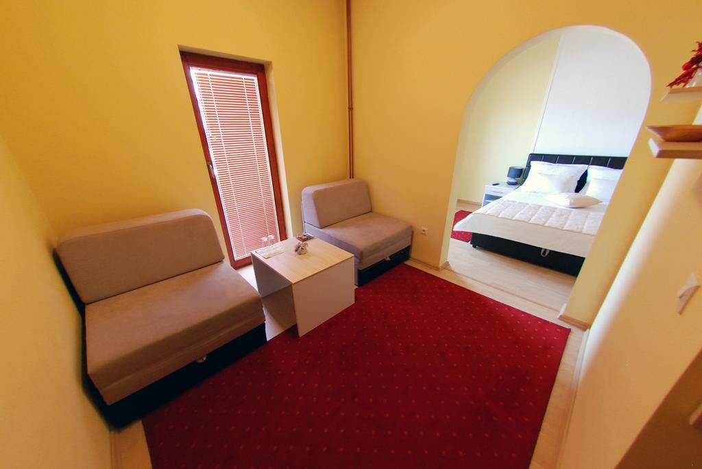 Hotel Arizona Sarajevo Lukavica Esterno foto