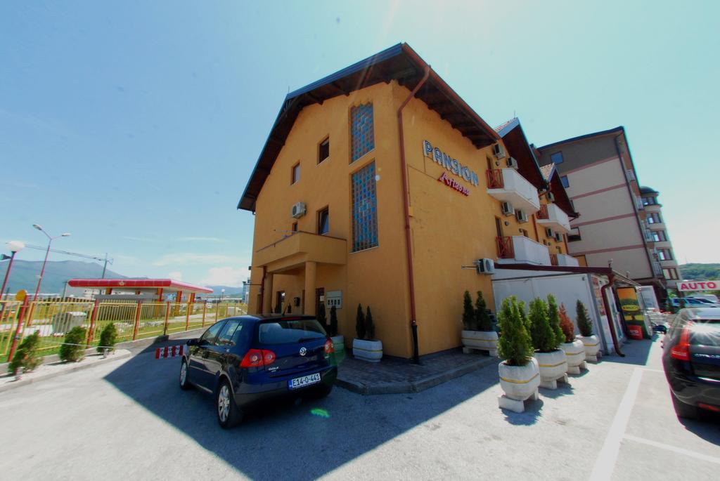 Hotel Arizona Sarajevo Lukavica Esterno foto