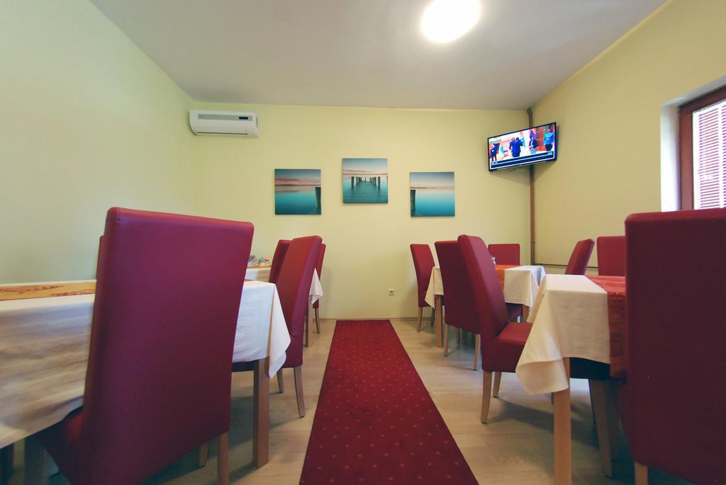 Hotel Arizona Sarajevo Lukavica Esterno foto