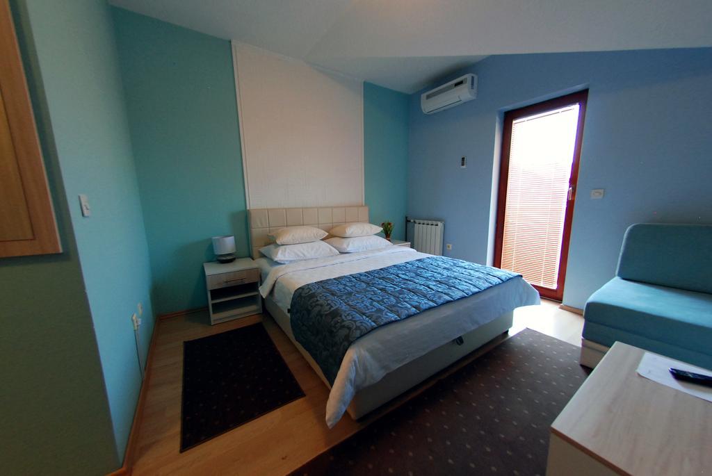 Hotel Arizona Sarajevo Lukavica Esterno foto