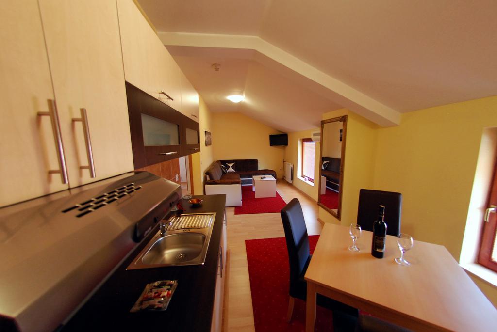 Hotel Arizona Sarajevo Lukavica Esterno foto