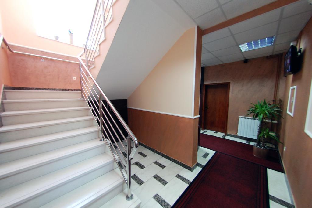 Hotel Arizona Sarajevo Lukavica Esterno foto