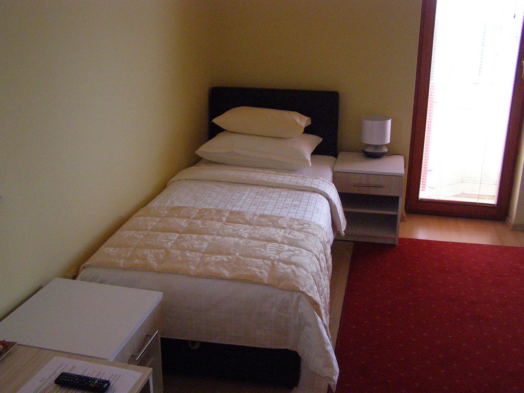 Hotel Arizona Sarajevo Lukavica Esterno foto